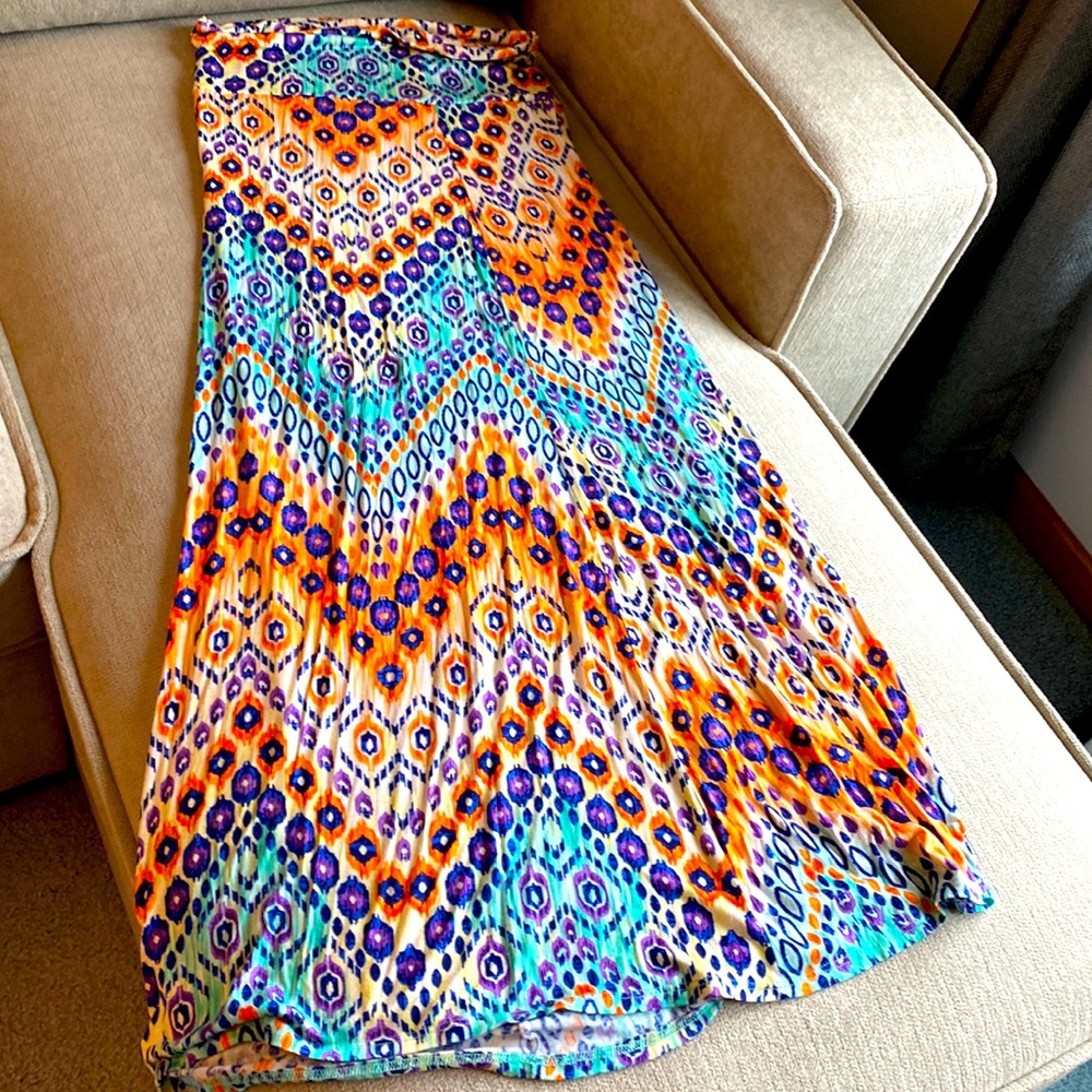 Fun almost peacock patterned full length skirt. Woman’s large. A3 Design brand